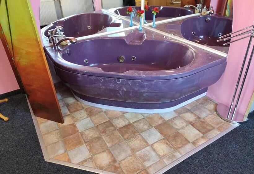 غرفة قياسية ثلاثية, Penzion U Krtka