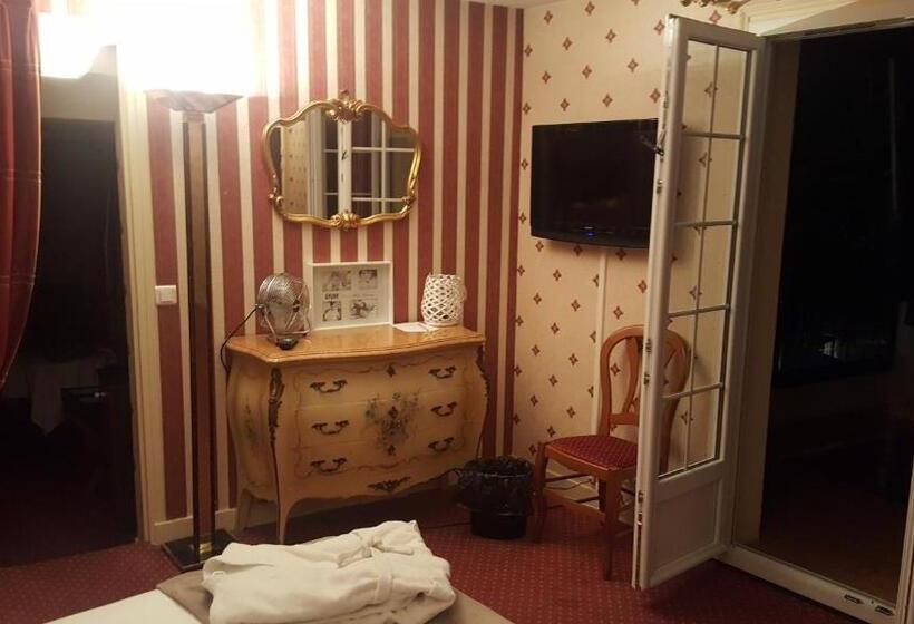 Четырехместный Номер Стандарт, Logis   Hôtel & Restaurant Le Gonfalon