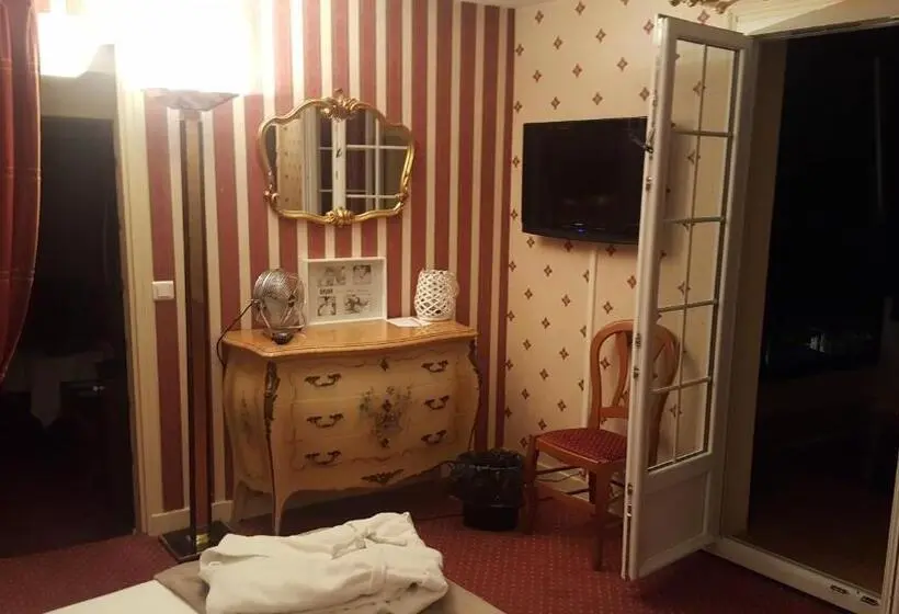スタンダード4人部屋, Logis Hôtel & Restaurant Le Gonfalon