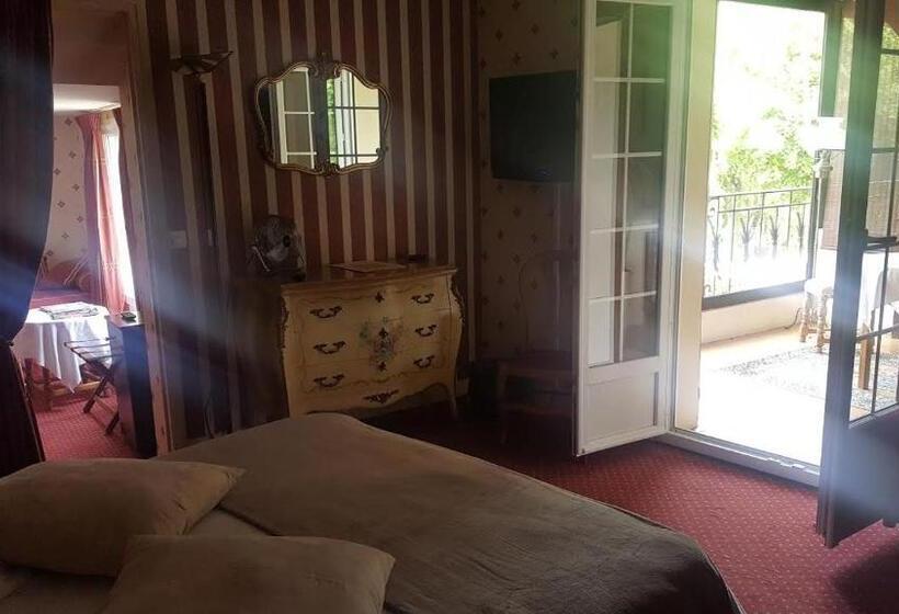 Четырехместный Номер Стандарт, Logis   Hôtel & Restaurant Le Gonfalon