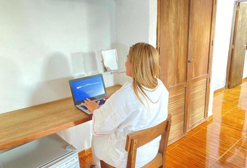 스위트, Santos De Piedra Barichara