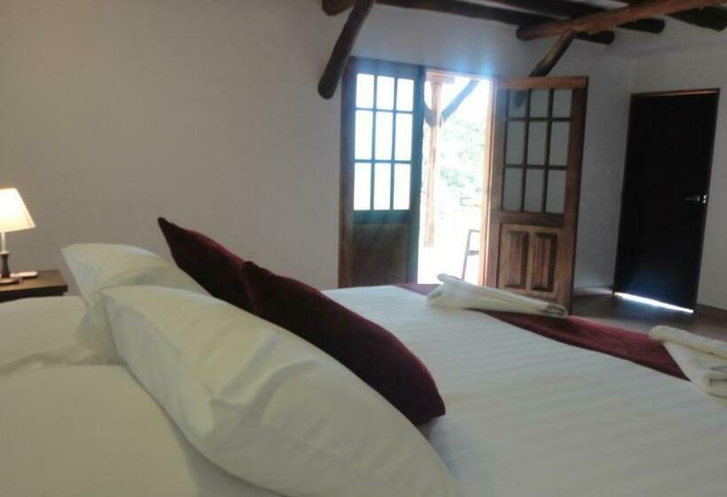 스위트, Santos De Piedra Barichara