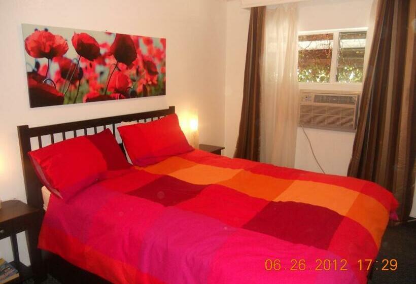 Люкс, Tradewinds Airport