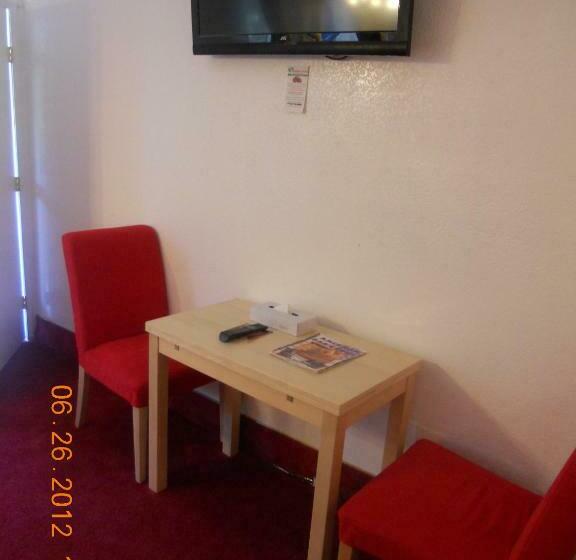 스위트, Tradewinds Airport