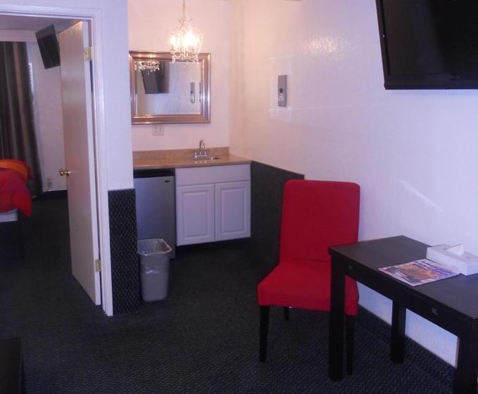 Люкс, Tradewinds Airport