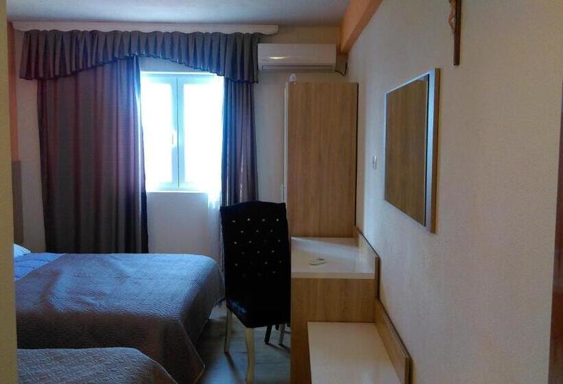 اتاق لوکس سه تخته, Guesthouse Casa Bevanda