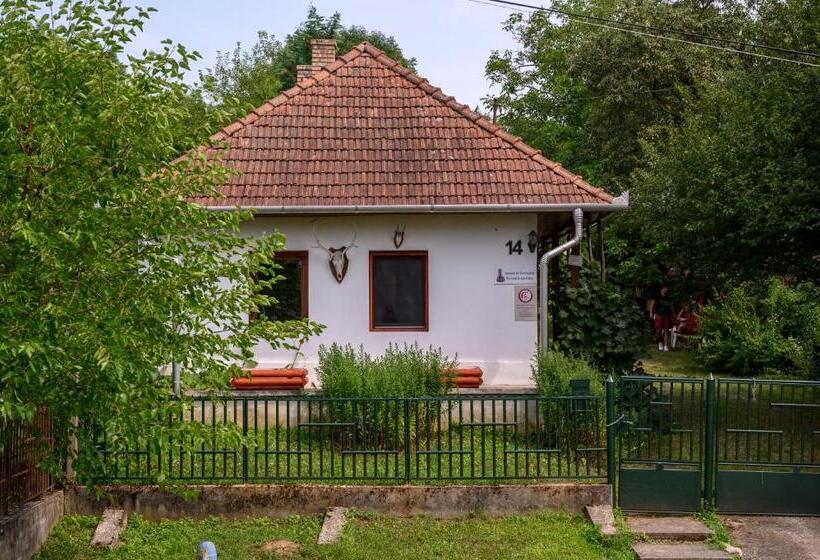 Дом 2 Спальни, Kemencés Vendégház