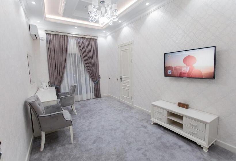 デラックストリプルルーム, Shaxzoda Elite