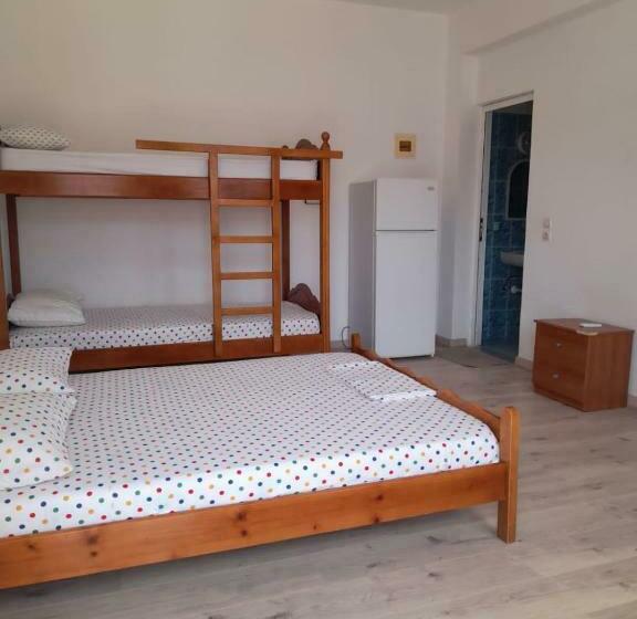 חדר סטנדרט לארבעה, Rooms By The Sea