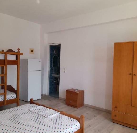 חדר סטנדרט לארבעה, Rooms By The Sea