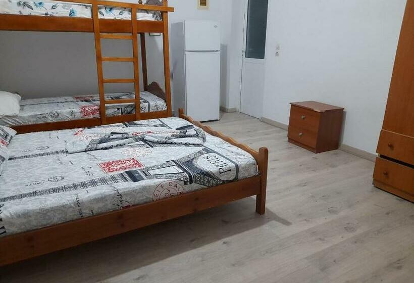 חדר סטנדרט לארבעה, Rooms By The Sea