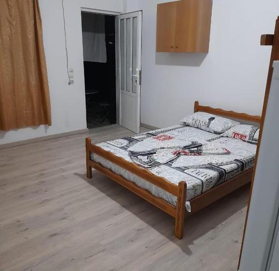 חדר סטנדרט לארבעה, Rooms By The Sea