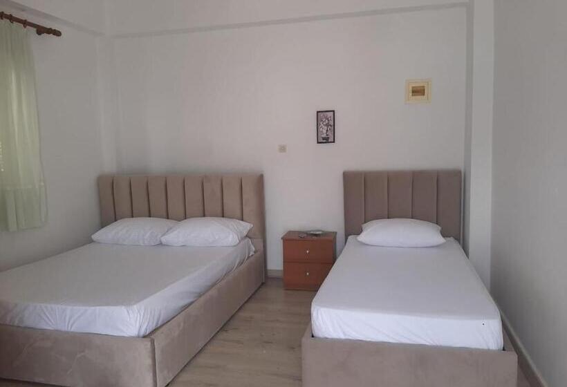 חדר סטנדרט לשלושה, Rooms By The Sea