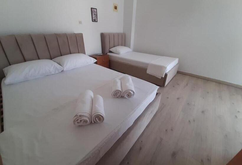 חדר סטנדרט לשלושה, Rooms By The Sea