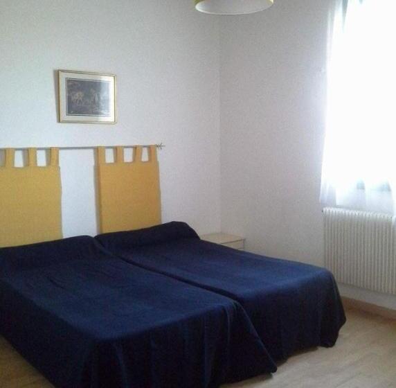 Quarto Estandar, Auberge Mas De Layalle