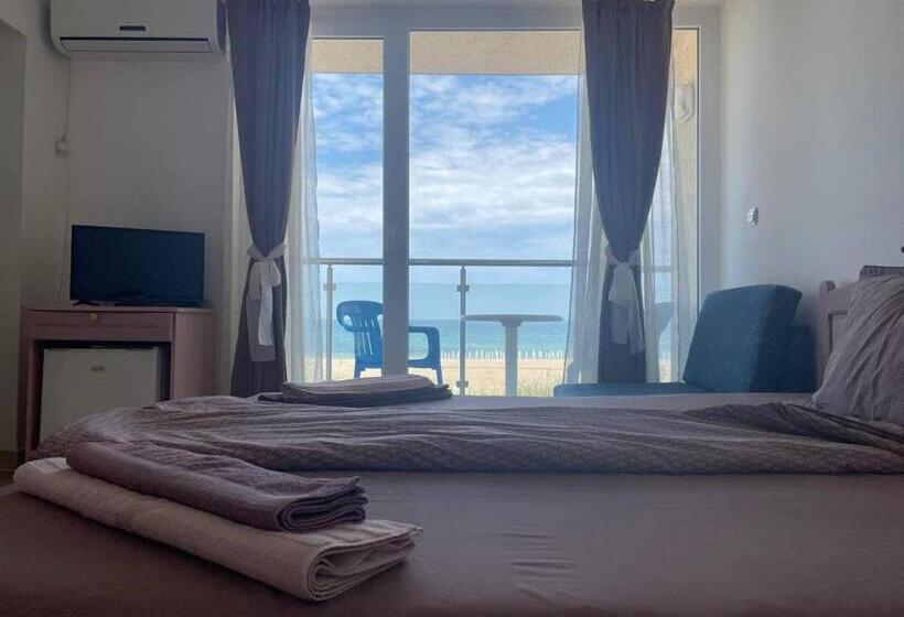 Triple Room Sea View, Joker
