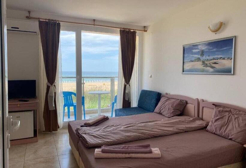 Triple Room Sea View, Joker