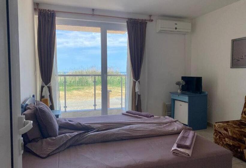 Triple Room Sea View, Joker