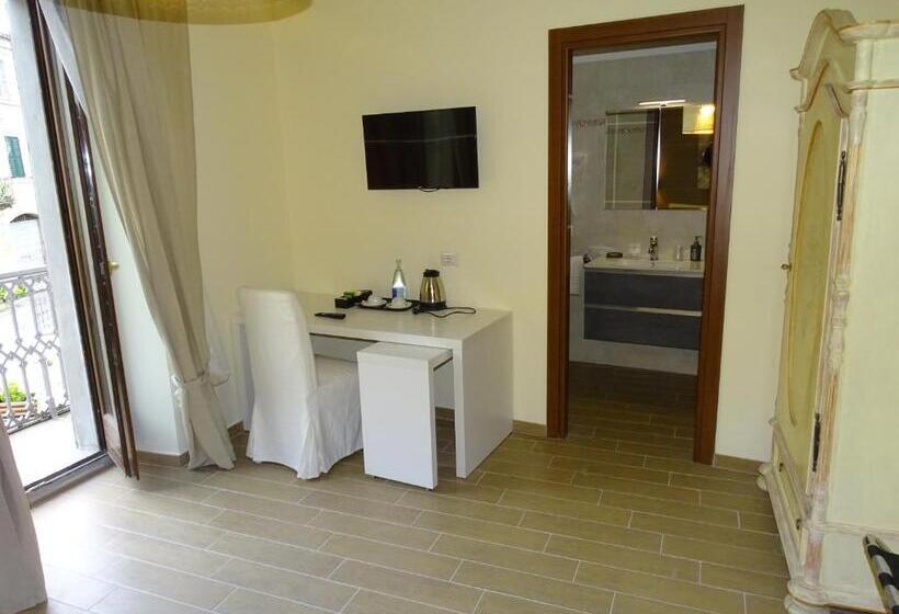 חדר דלוקס, Monti Azzurri