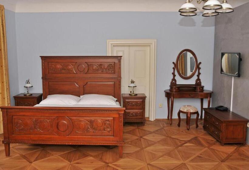 غرفة سوبيريور ثلاثية, Penzion Na Faře