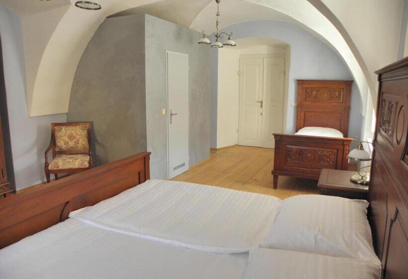 غرفة سوبيريور ثلاثية, Penzion Na Faře