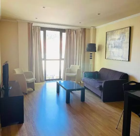 2ベッドルームアパートメント, Av Apartamentos Lobios