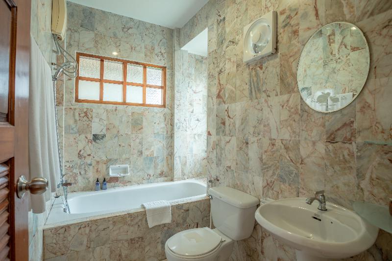 Номер Deluxe, Bangtao Village Resort   Sha