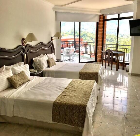 スタンダード４人部屋, Casa Morales Hotel Internacional Y Centro De Convenciones