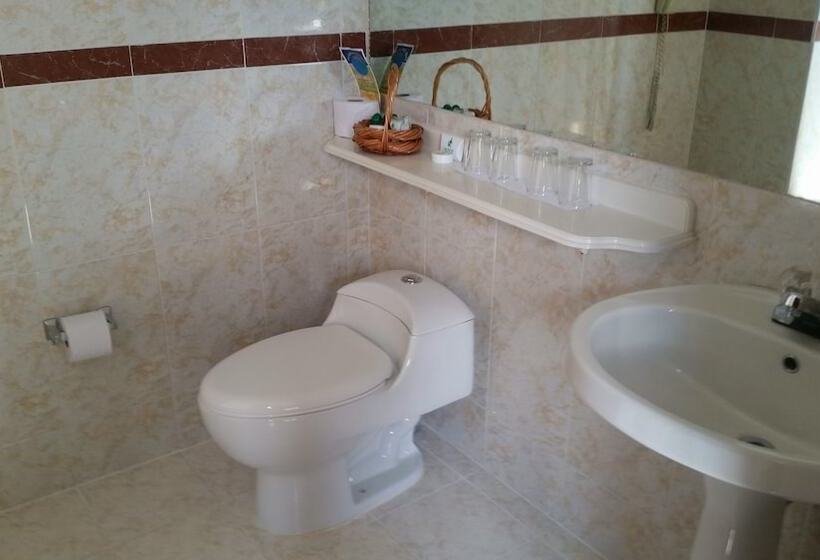 スタンダード４人部屋, Casa Morales Hotel Internacional Y Centro De Convenciones