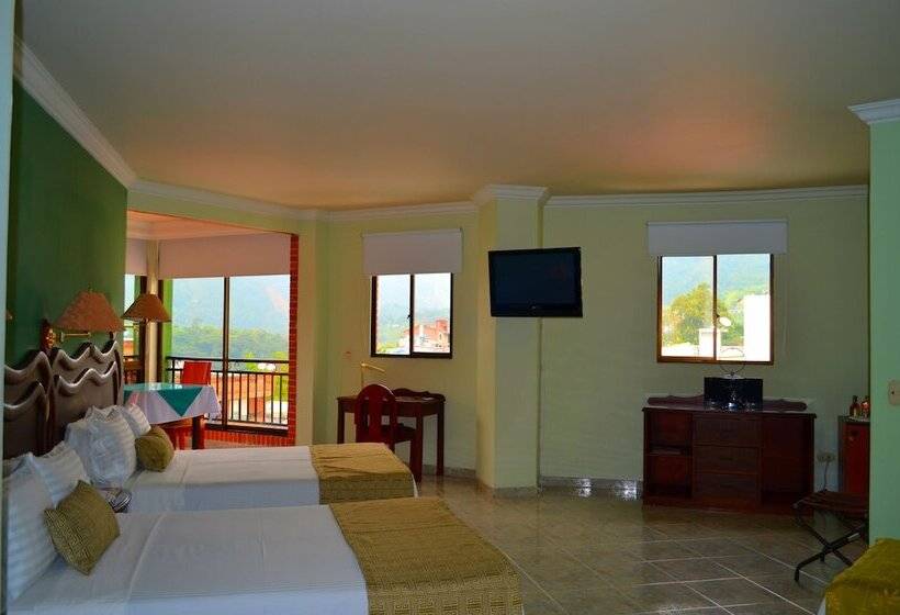 スタンダード４人部屋, Casa Morales Hotel Internacional Y Centro De Convenciones