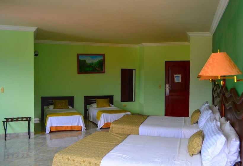 スタンダード４人部屋, Casa Morales Hotel Internacional Y Centro De Convenciones