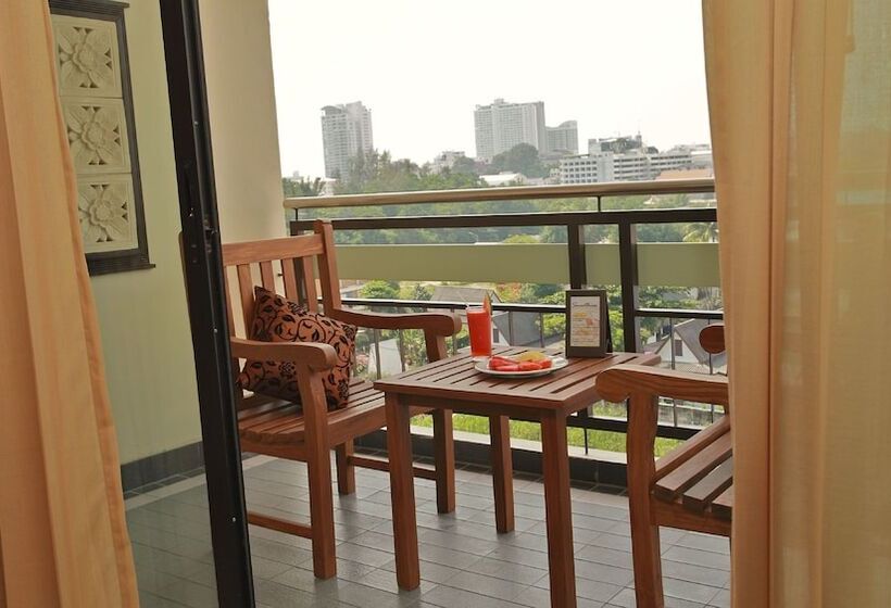 Люкс Повышенной Комфортности, Pattaya Loft