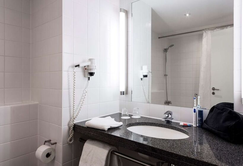 غرفة قياسية, The Note