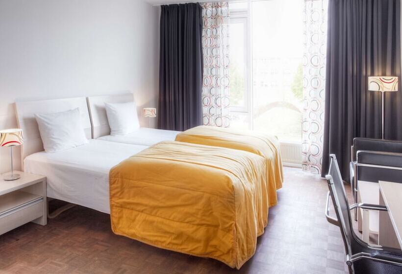 غرفة قياسية, The Note