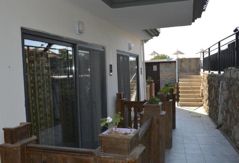 חדר אקונומי, Seyir Village