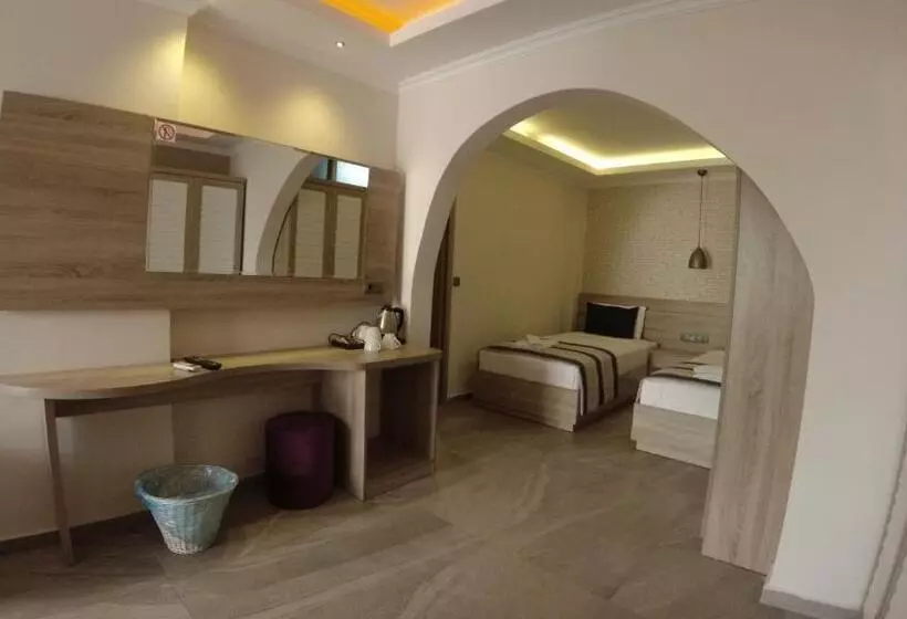 Economy Quadruple Room, Seyir Village