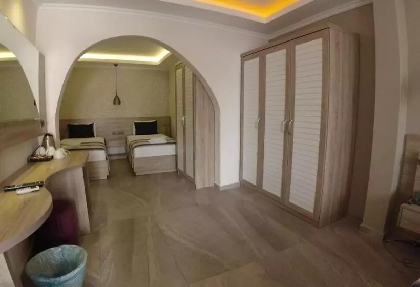 Economy Quadruple Room, Seyir Village