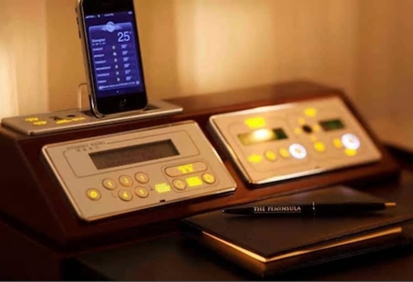 Deluxe room with river view, The Peninsula Shanghai