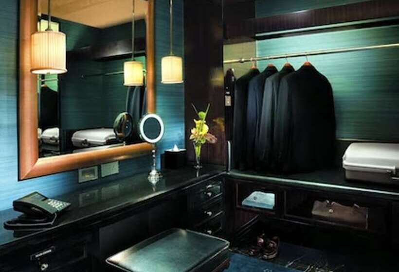 Deluxe room with river view, The Peninsula Shanghai