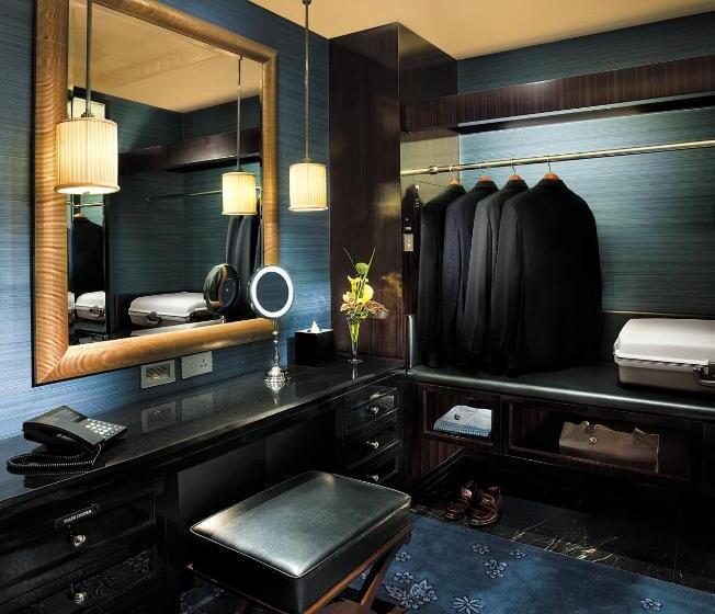 Deluxe room with river view, The Peninsula Shanghai