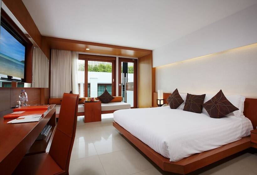풀장 전망 디럭스 룸, La Flora Resort Patong