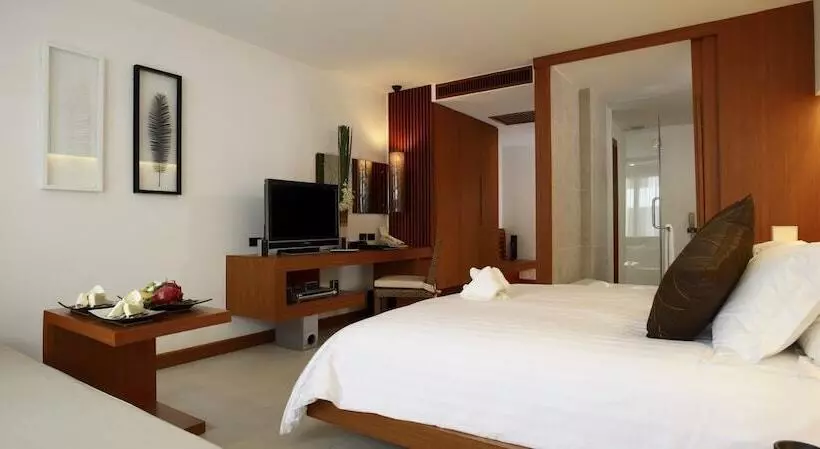 デラックスルーム, La Flora Resort Patong