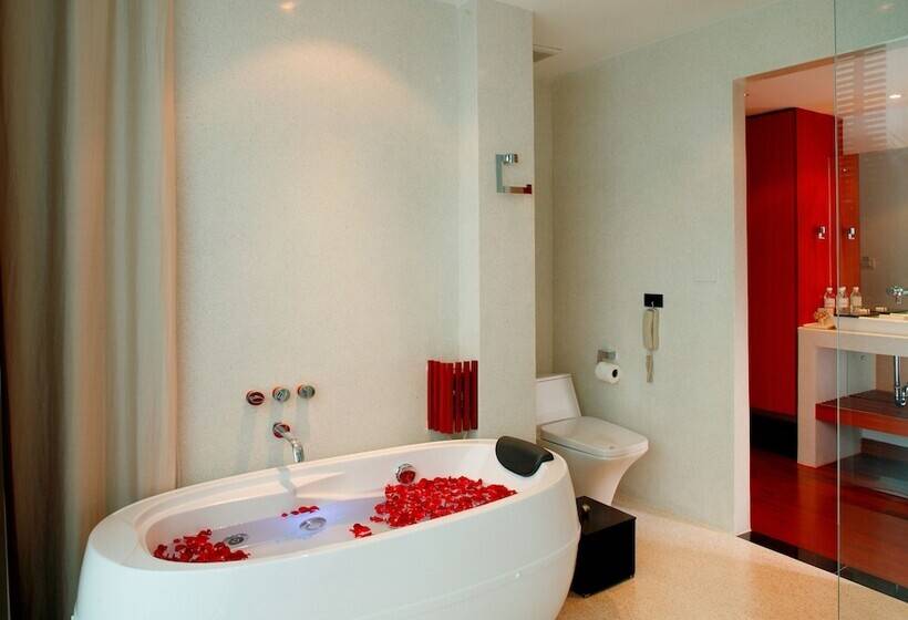 바다 전망 스위트, La Flora Resort Patong