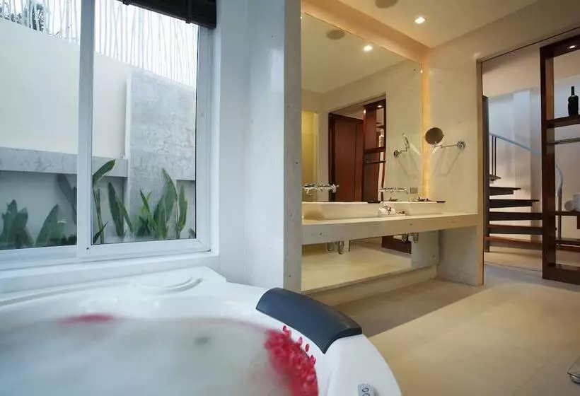 プール付き１ベッドルームヴィラ, La Flora Resort Patong