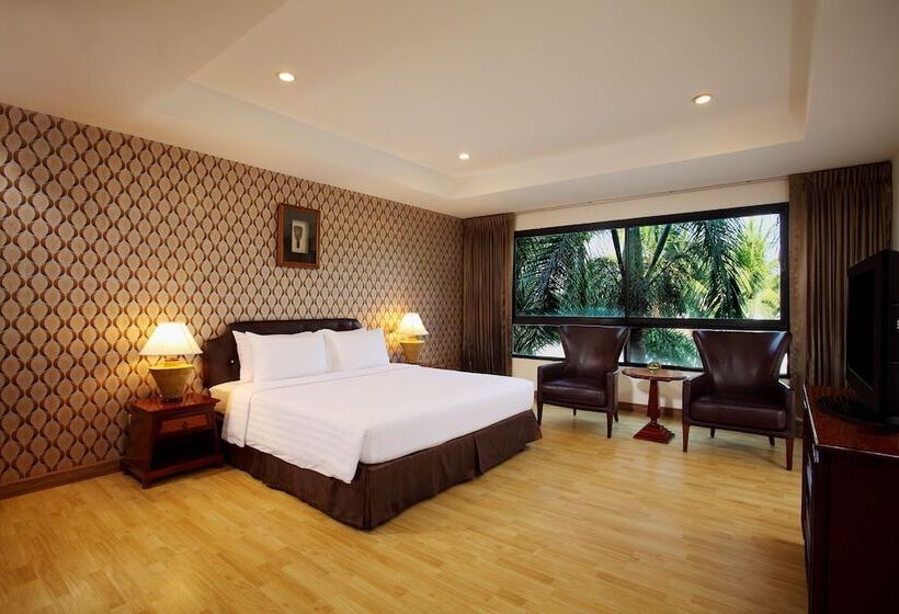 스탠다드 스튜디오, Nova Park Hotel Pattaya