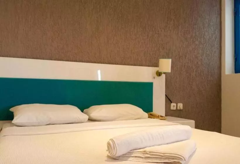 景色の見えるスタンダード4人部屋, One More Day Hotel