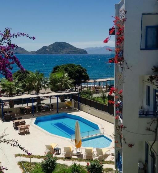 Четырехместный Номер Стандарт Вид на Море, One More Day Hotel