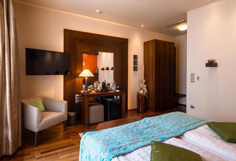 Classic room with balcony, Mala Garden Design