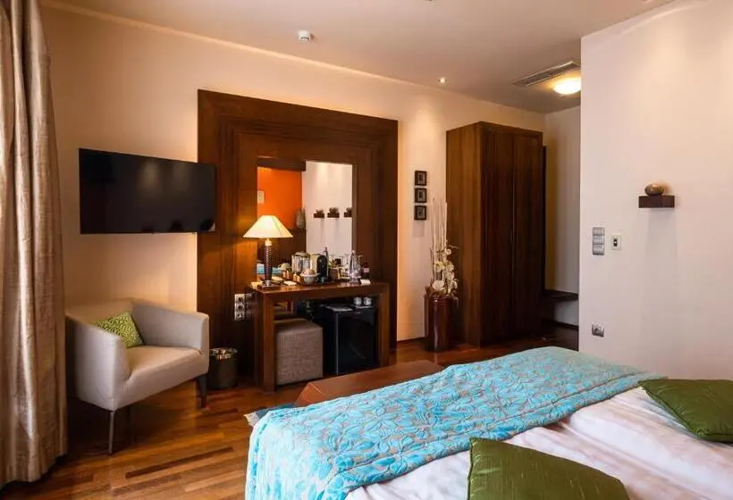 Classic room with balcony, Mala Garden Design