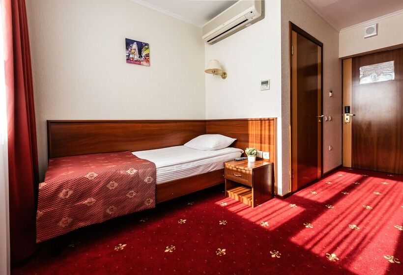 标准单人间, Amaks Congress